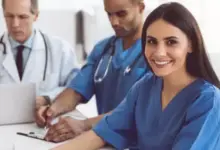 Auxiliar de Enfermería-alumna y médicos