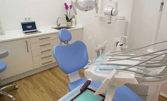 Saturación de clínicas de estética dental en Madrid: por qué un tratamiento de alta calidad en Boadilla del Monte puede ofrecer mejores resultados a un precio más competitivo