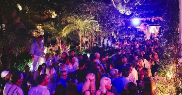 REBEL NOSES®️ organiza una fiesta única en Marbella de noche
